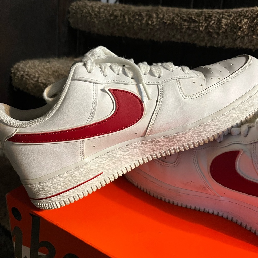 Selling these men Nike shoes